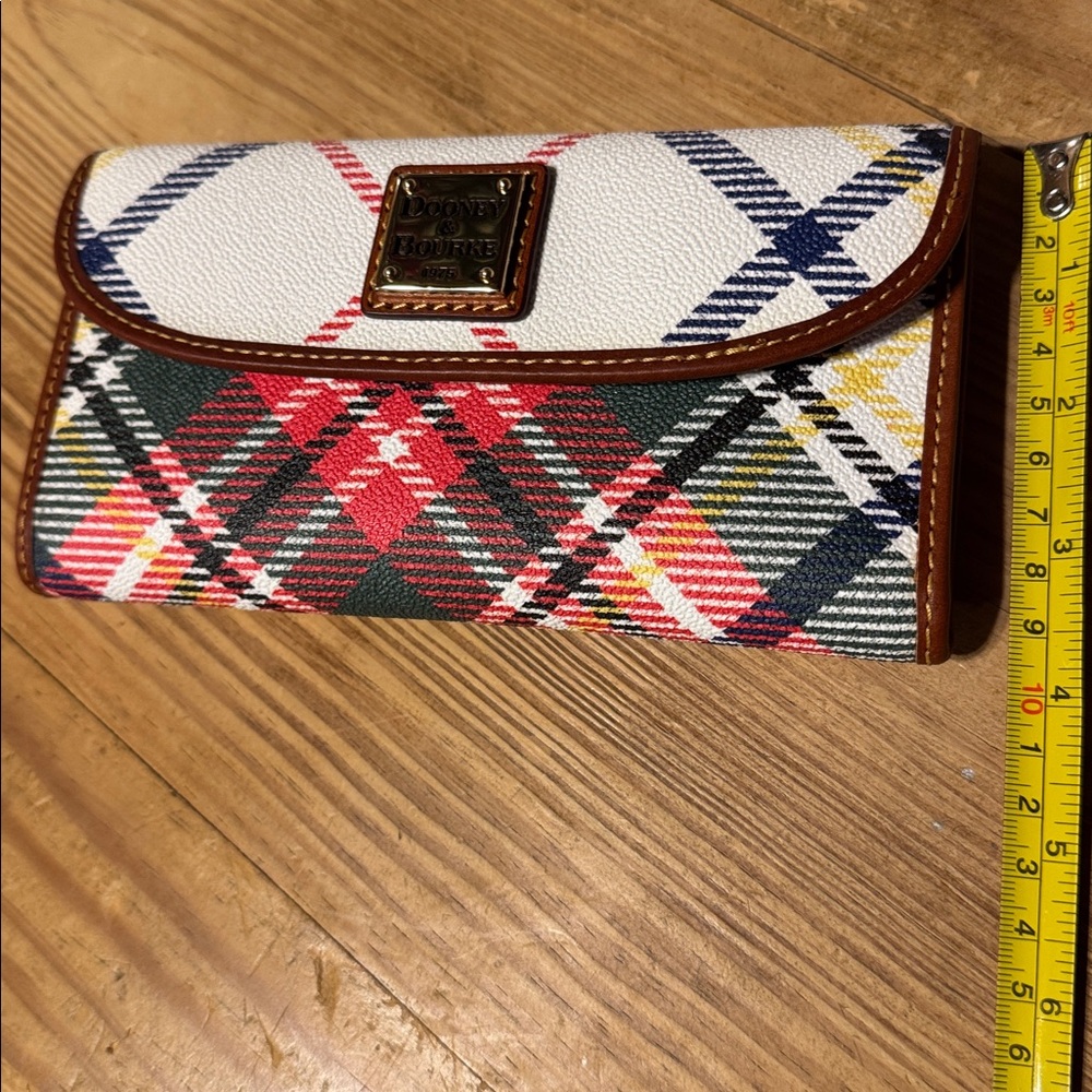 Dooney & Bourke Windsor Continental White Tartan Plaid Wallet - Picture 9 of 10
